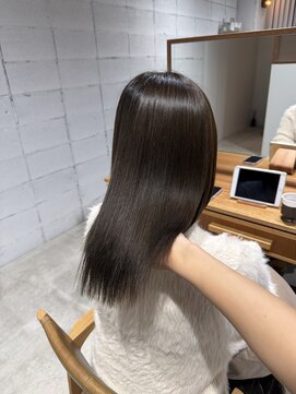 オリーブベージュと髪質改善ストレート