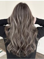 ヨロ 小岩(YOLO) ハイライトショートヘアレイヤーカットイルミナカラー