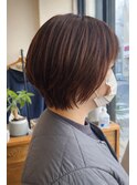 大人似合わせショートボブミディアムレイヤーブルージュカラー