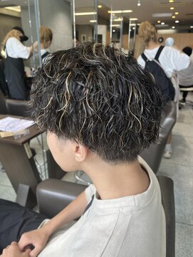 ヘアールーム プリズム(Hair room Prism) メンズハイライトツイストスパイラル