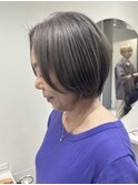 分け目が気にならない上品大人ショートヘア