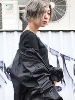 ネフ(NeF)&nbsp;切りっぱなしのレイヤーボブ、アッシュグレージュ。