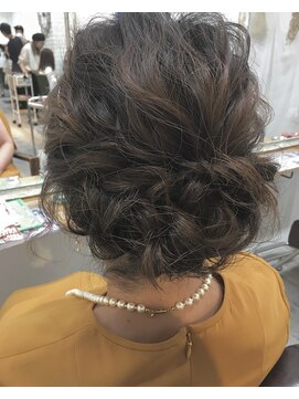 レイリー(Reilly) 【Minami】くしゃっとボブヘアアレンジ