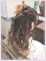 秋葉原コットン ヘアセット専門店&nbsp;ルーズなハーフアップスタイル
