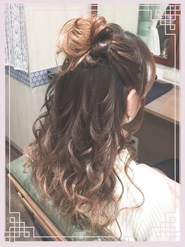 秋葉原コットン ヘアセット専門店 ルーズなハーフアップスタイル