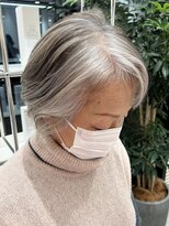 顔周りが真っ白でお悩みの方必見！ホワイトとグレージュデザイン