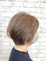 白髪ぼかしハイライト×ショートボブ／片岡タイガー