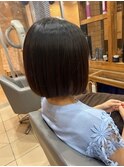 ステップボーンカットカットボブショートハイライト白髪ぼかし