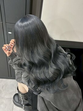 ベレーザ 渋谷(BELEZA) 12786黒髪グレーアッシュ韓国風巻きカットレイヤーブルーカラー