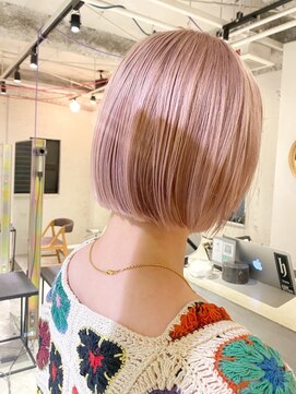 ルーム(Loom.) ハイトーン切りっぱなしボブ