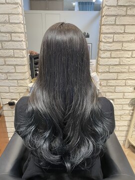 ルームス(ROOMS) 【銀座大人の艶髪】暗髪でも透明感◎ 上品な小顔見せロング