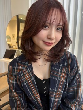 【MOMONE】ミディアムレイヤーカットワインレッド表参道20代