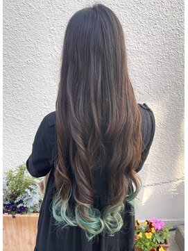 マノハル(MANOHARU) 毛先のみブリーチ２回以上　エメラルドグリーンエンドカラー