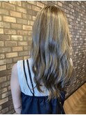 アッシュベージュ_ブリーチハイライト_レイヤースタイル