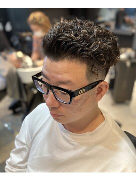 フランクスバーバー アンド ビアークラブ(FRANK'S BARBER and BEER CLUB) スキンフェードプードルスパイラル宮城リョータパーマ I