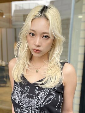 エイン(EYN) ブロンドヘア×レイヤーカット/ロングレイヤー/ブリーチ/20代