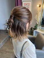 ソフ(soph) 簡単可愛いグラデーションカラーのハーフアップアレンジ