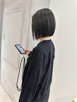 ヨーク(YOKE)&nbsp;YOKE 切りっぱなしボブ丸くないボブネイビーグレージュ艶髪