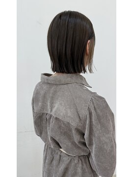 ゼル ビッグアイ(ZELE) 切りっぱなしボブ