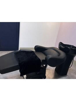 お仕事などの疲れをヘッドスパで癒しませんか？こだわりのシャンプー台で癒しのスパを提供いたします♪