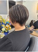 大人ショート×白髪ぼかしハイライト