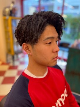 キングスマントーキョー 多摩センター2nd(KINGSMAN TOKYO) 七三分け×ツーブロックスタイル