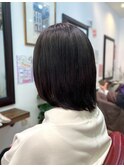 毛先までなめらかな潤いショートボブ