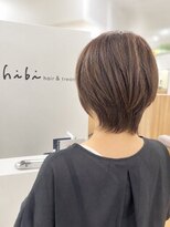 ヒビ(hibi)&nbsp;ひし形ショートボブ×明るい白髪染め