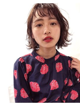 リラ バイ クオーレ(LIRA by CUORE) 外ハネエアリーボブ