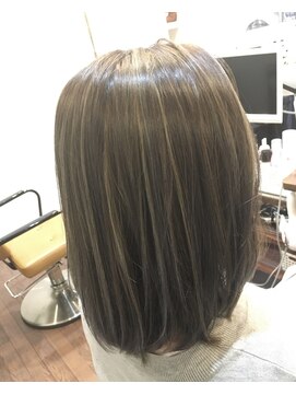 ニコ 熊取 (nico) ツヤベージュミディ