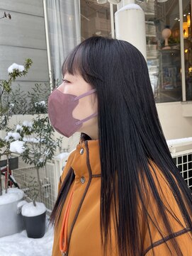 アロウズ(Arrows) ワイドバングで黒髪ロングにインナーカラー/