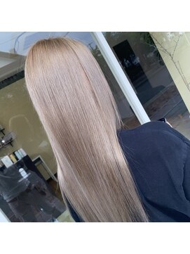 リルーア(RIRUA) 寒色系ベージュ