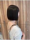 【長まなみ】オイルで仕上げたつるんとした質感のぱつっとボブ