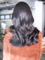 レノラ 本町(LENORA)&nbsp;ウェーブパーマこなれミディ前髪レイヤーカット厚めバング