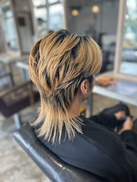 マンプスウタタ (Mumps utata) センターパート　ウルフカット