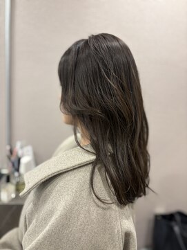 レンネ(Renee) 色気顔周りレイヤー×透明感カラー《アッシュベージュカラー》