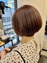バッカ(BACCA) 艶ブラウンのコンパクトボブ