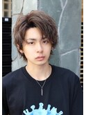 ミディアムパーマセンターパート 大人長めヘア アッシュベージュ