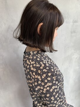 キチ(kichi.) [kichi.] 切りっぱなしボブ×モカベージュ