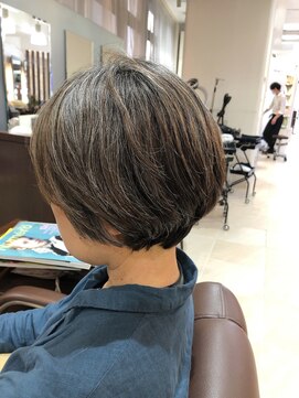 クォーターリゾート(QUARTER RESORT) ショート　オフィスヘア　アッシュブラウン　 スリークボブ