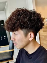 フゥ 宇都宮(FeU) 波巻きスパイラルパーマシャドウパーマメンズ刈り上げ緩め30代