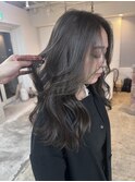 オリーブベージュ/レイヤーカット/シースルーグレーヘアー