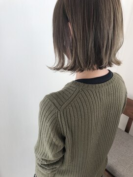 ヴィヴェンテ(VIVENTE.) 赤み抹殺切りっぱなしボブ