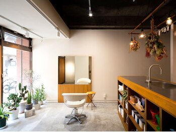 トゥートゥー(twotwo)の写真/"ちょうどいい"美容室―マンツーマンでリラックス。好奇心くすぐる、開放的なのに洗練された空間を。