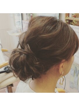 エフォート ルーズなシニヨン