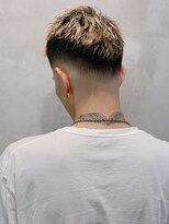 フランクスバーバーリザーブ 人形町店(FRANK’S BARBER RESERVE) かき上げアップバングローフェードスタイル y