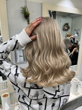 ラピス 池袋(Lapis) ホワイトブロンド