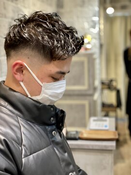 ミリオンバックス 上野(Million Bucks) 【スキンフェードアップバング】ツイストスパイラルパーマ