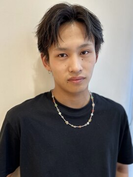 トリッカ シブヤ(TRICCA SHIBUYA) センターパート/ツーブロック/アッシュブラック/ウルフカット