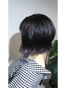 シャトン 中崎(chaton) 裾カラーブルーくびれボブカット
